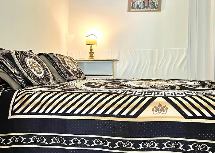 Adamante Semesterbostad *